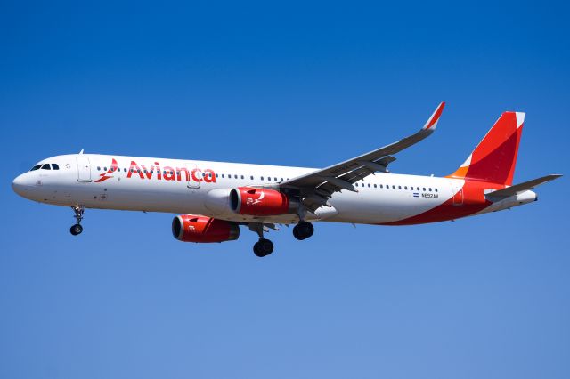 Airbus A321 (N692AV)