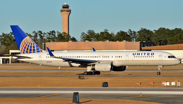 Boeing 757-200 (N33132)