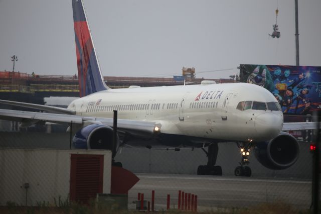 Boeing 757-200 (N542US)