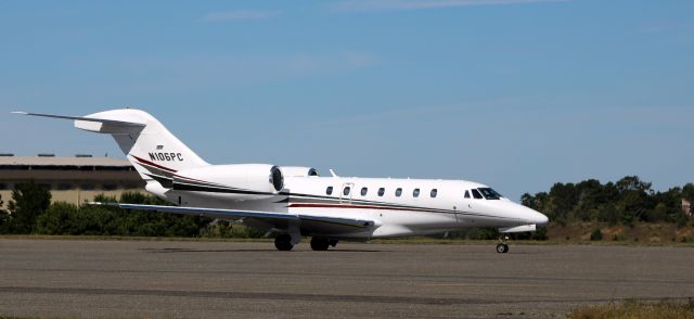 Cessna Citation X (N106PC) - Taxiing for departure is this 1998 Cessna Citation 750 in the Autumn of 2022.