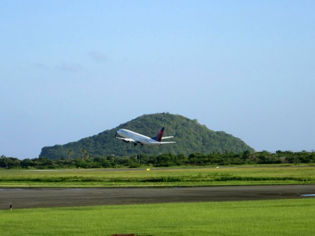 Boeing 737-700 (N375DA)