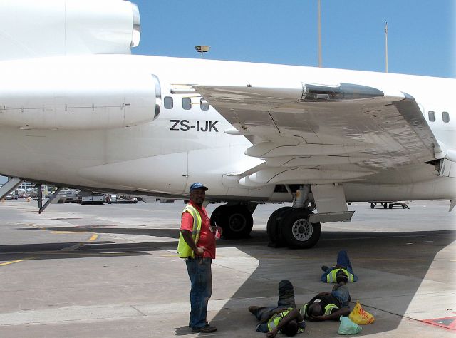 Boeing 727-100 (ZS-IJK) - It is hot in South Africa!