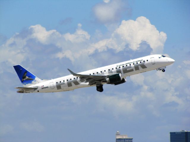 Embraer ERJ-190 (N175HQ)