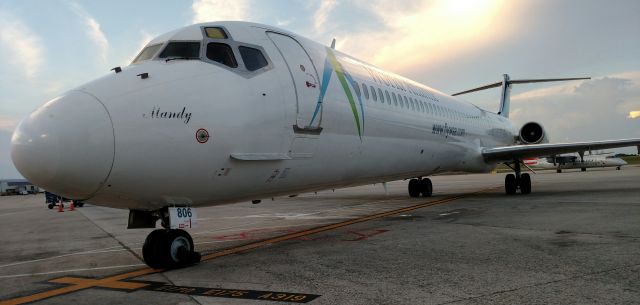 McDonnell Douglas MD-83 (N806WA)