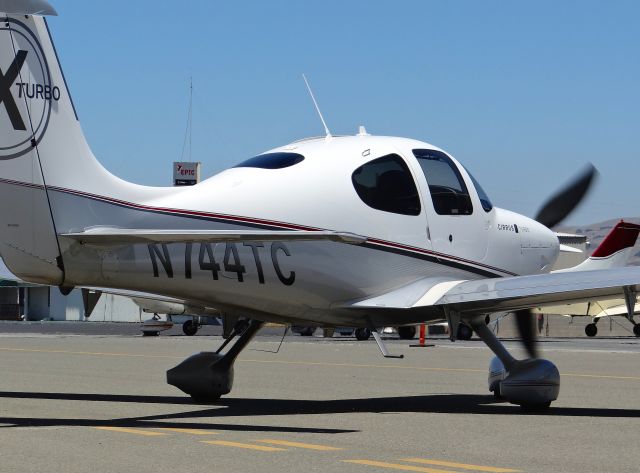 Cirrus SR-22 (N744TC)