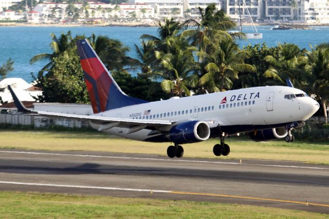 Boeing 737-700 (N302DQ)