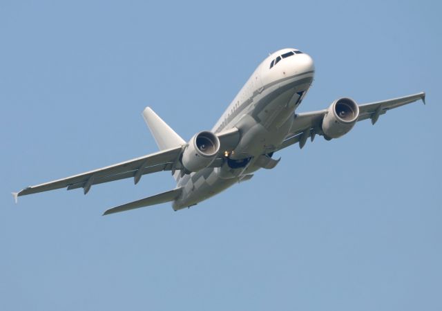 Airbus A318 (LX-GJC) - 30/04/2014br /Take-off 07 for LFPG !!