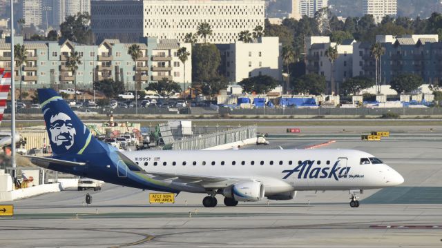 Embraer 175 (N199SY) - Taxiing to gate at LAX