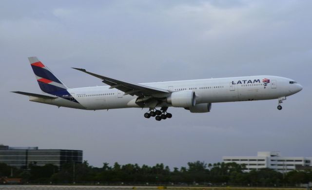 BOEING 777-300ER (PT-MUI) - Arriving from Sao Paulo(GRU/SBGR)