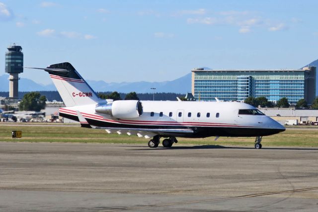 Bombardier Challenger 300 (C-GCNR)