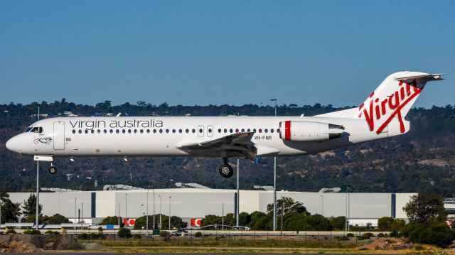 Fokker 100 (VH-FNR)