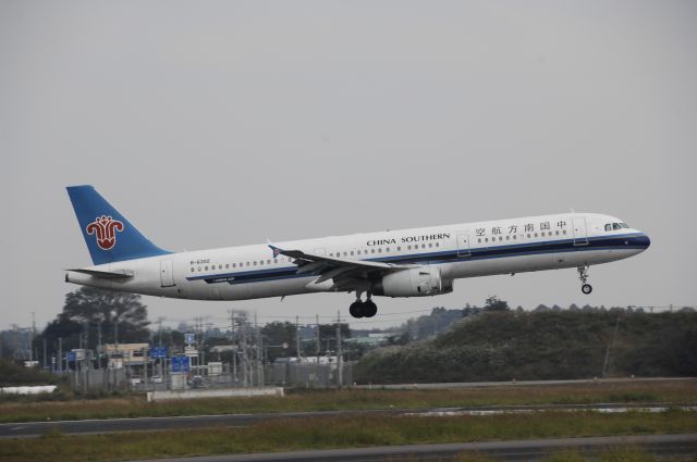 Airbus A321 (B-6302) - Landing at NRT Airport Runway 16L on 2011/10/9