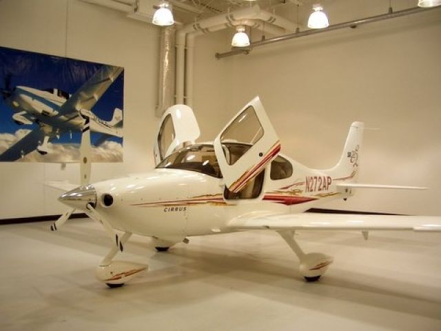 Cirrus SR-22 (N272AP)