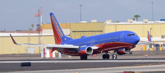 Boeing 737-700 (N8638A) - Phoenix Sky Harbor International Airport rwy 8 09SEP19