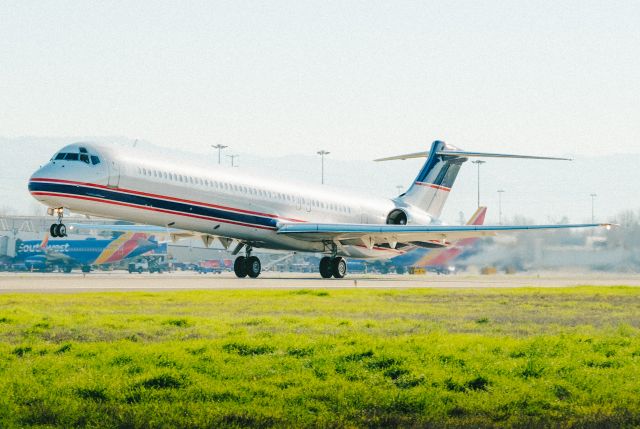 McDonnell Douglas MD-81 (N682RW)