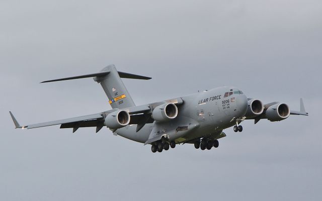 Boeing Globemaster III (09-9206) - "rch452" usaf c-17a 09-9206 about to land at shannon this evening 15/6/17.