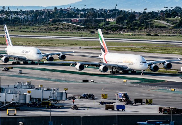 Airbus A380-800 (A6-EEV)