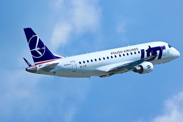 Embraer 175 (SP-LID)