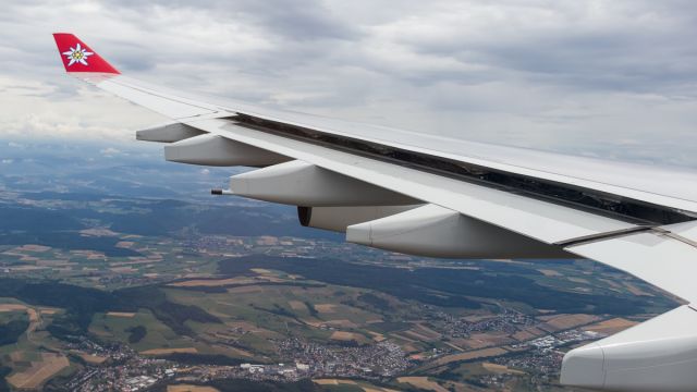 Airbus A340-300 (HB-JMG) - IN FLIGHT