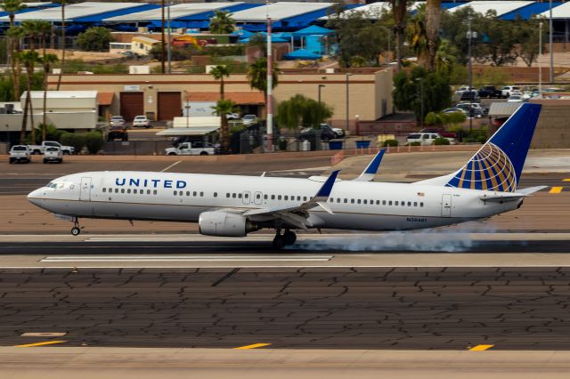 Boeing 737-900 (N30401) - United Airlines 737-900 landing at PHX on 9/10/22. Taken with a Canon 850D and Tamron 150-600mm G2 lens.