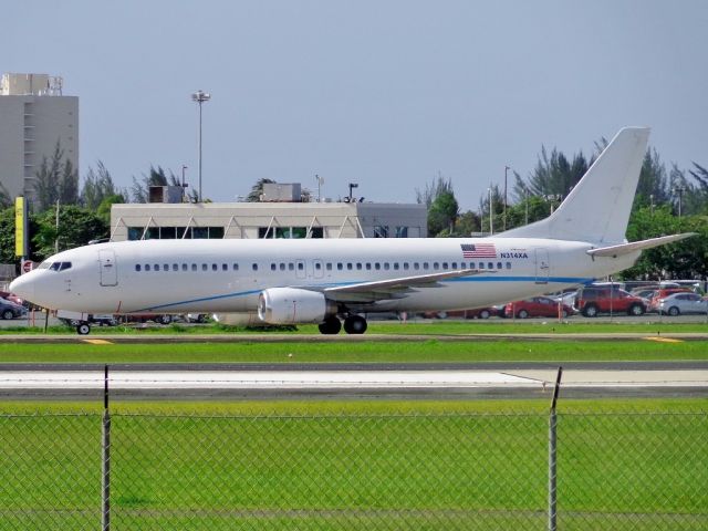 BOEING 737-400 (N314XA)