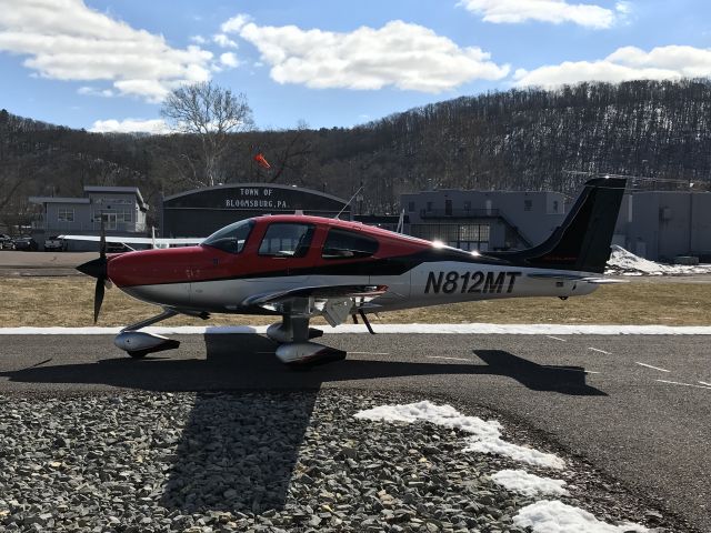 Cirrus SR-22 (N812MT)