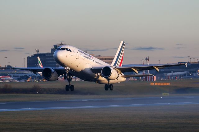 Airbus A319 (F-GRHS) - AFR1669 on the way back to Paris CDG