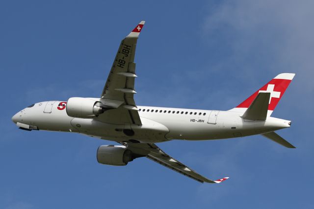 Bombardier CS100 (HB-JBH) - SWR391 climbing out after departure on the flight back to Zurich