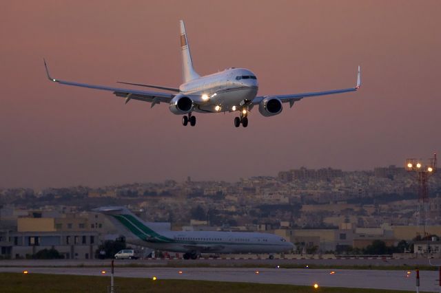 Boeing 737-700 (HB-JGV)