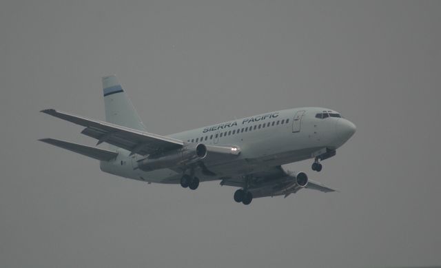 Boeing 737-200 (N703S)