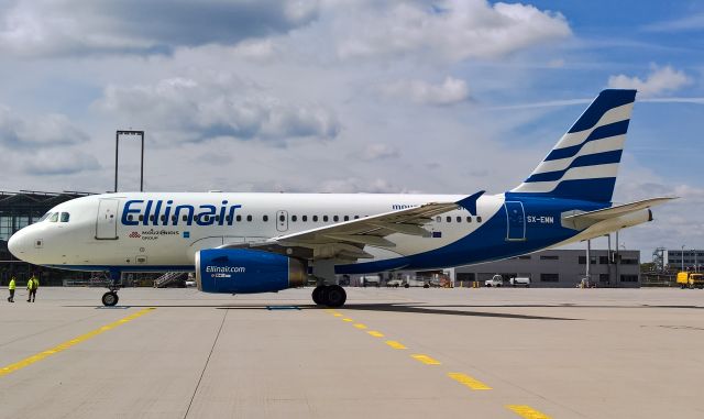 Airbus A319 (SX-EMM)