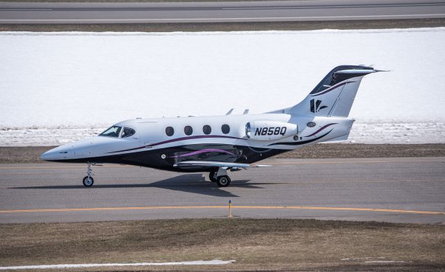 Beechcraft Premier 1 (N858Q) - Nice Premier 1 taxi at BZN