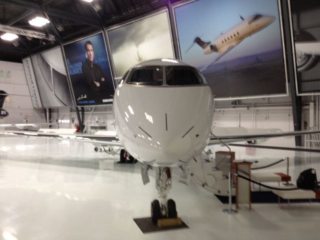 Bombardier Challenger 300 (N567HB)