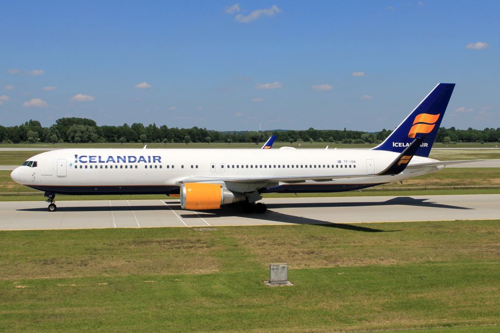 BOEING 767-300 (TF-ISN)