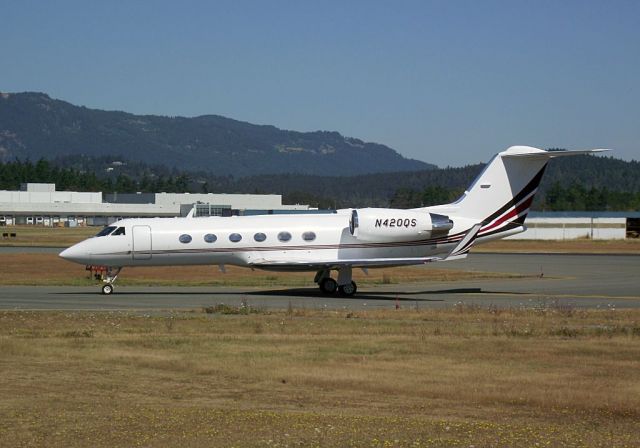 Gulfstream Aerospace Gulfstream IV (N420QS) - Sorry about the haze, unusual 90deg. day here.