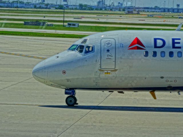 Boeing 717-200 — - Delta Boeing 717-200 taxiing to its gate at Chicago OHare!
