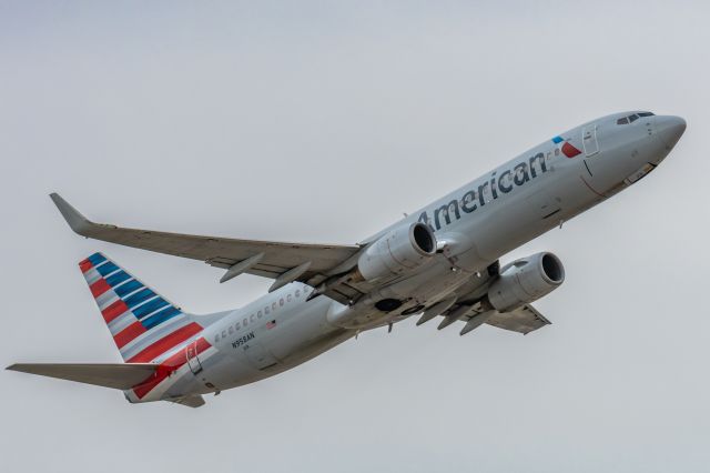 Boeing 737-800 (N958AN) - An American Airlines 737-800 taking off from PHX on 3/11/23. Taken with a Canon R7 and Canon 100-400 EF L II lens.