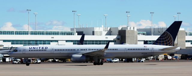 BOEING 757-300 (N57870) - On ramp taxiway CS.