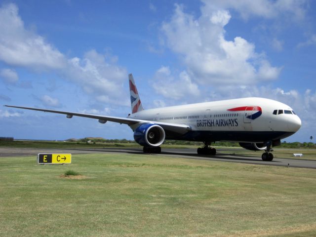 Boeing 777-200 (G-YMMB)