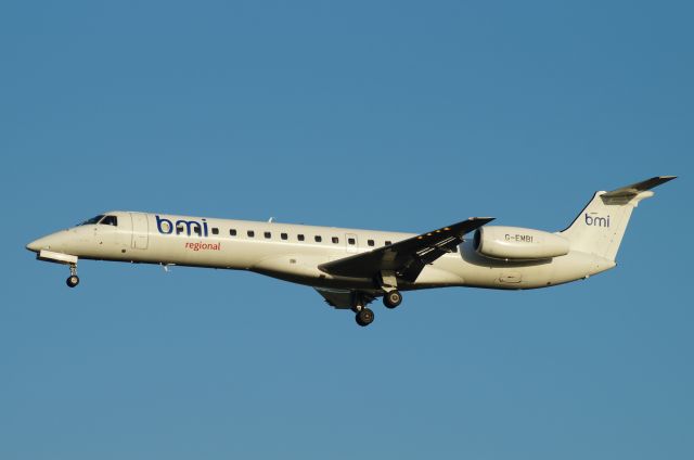 Embraer ERJ-145 (G-EMBI)