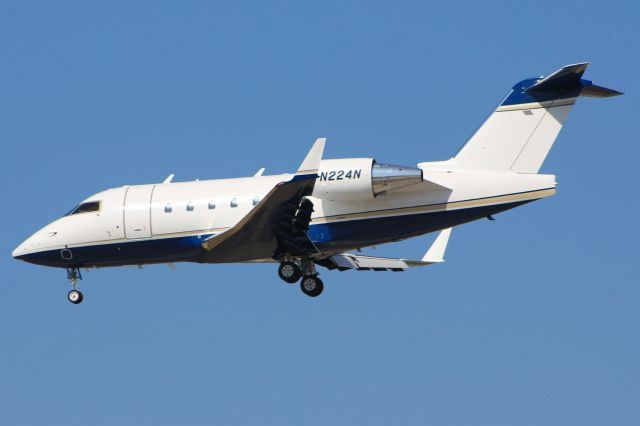 Canadair Challenger (N224N)