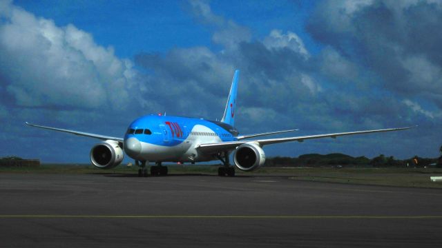 Boeing 787-8 (G-TUII)