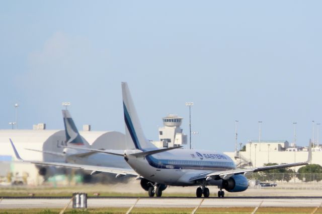 Boeing 737-700 (N278EA)