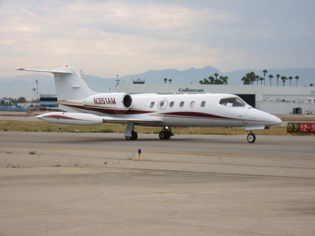 Learjet 35 (N351AM) - TAXIING TO RWY 30