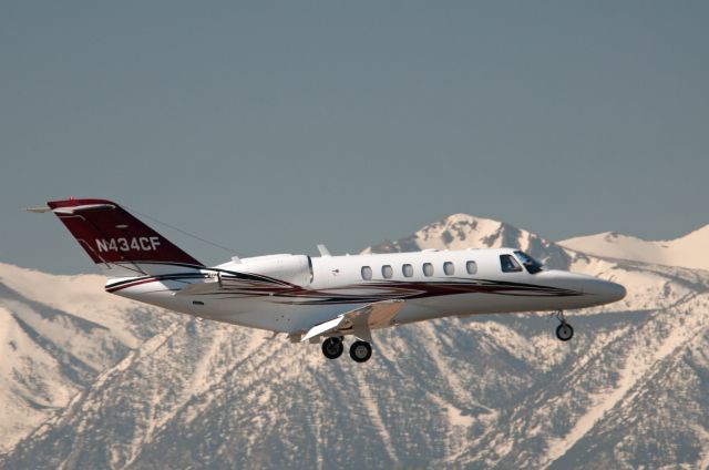 Cessna Citation CJ1 (N434CF) - Approach to 27 at Carson City