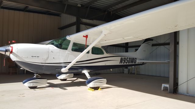 Cessna Skyhawk (N950MG)