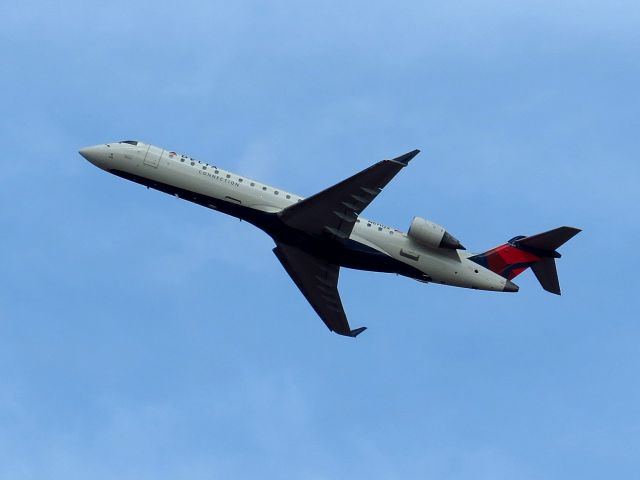 Canadair Regional Jet CRJ-700 (N611QX)