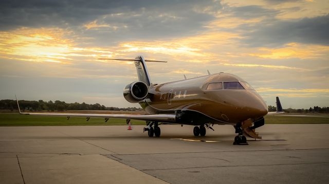 Canadair Challenger (N622JD) - Morning sunrise