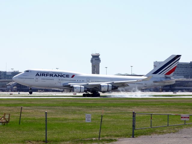 Boeing 747-400 (C-GITE)