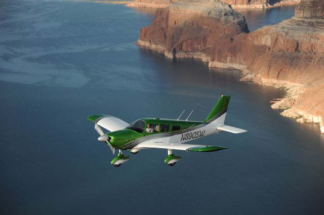 Piper Cherokee (N8905W) - Over Lake Powell